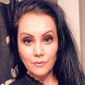 Meet your Posher, Iris